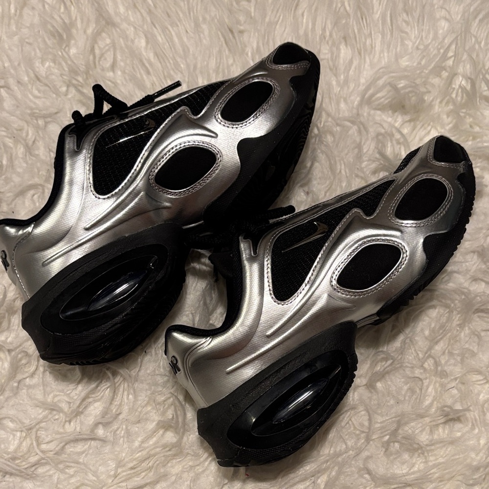 Nike air max muse Silver and Black Athletic Shoes